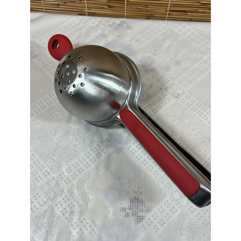 Large Stainless Steel Lemon Squeezer , Lime And Citrus Juicer With Silicone Hand